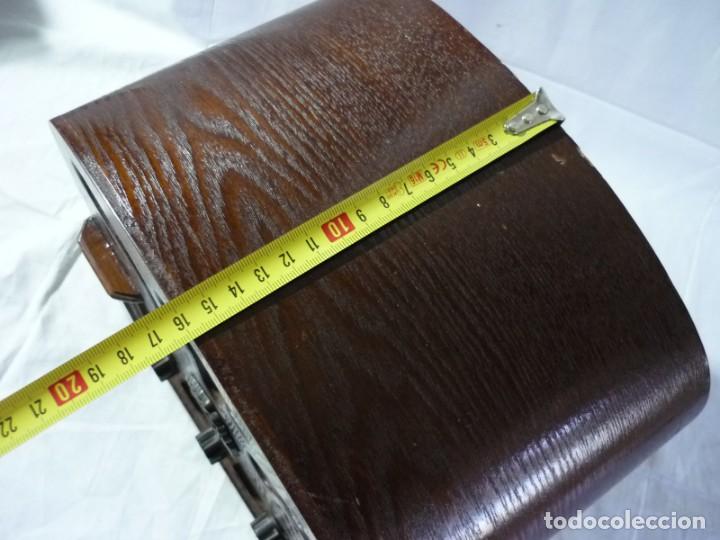Radios antiguas: Radio Audiosound de madera con cassette funcionando - Foto 15