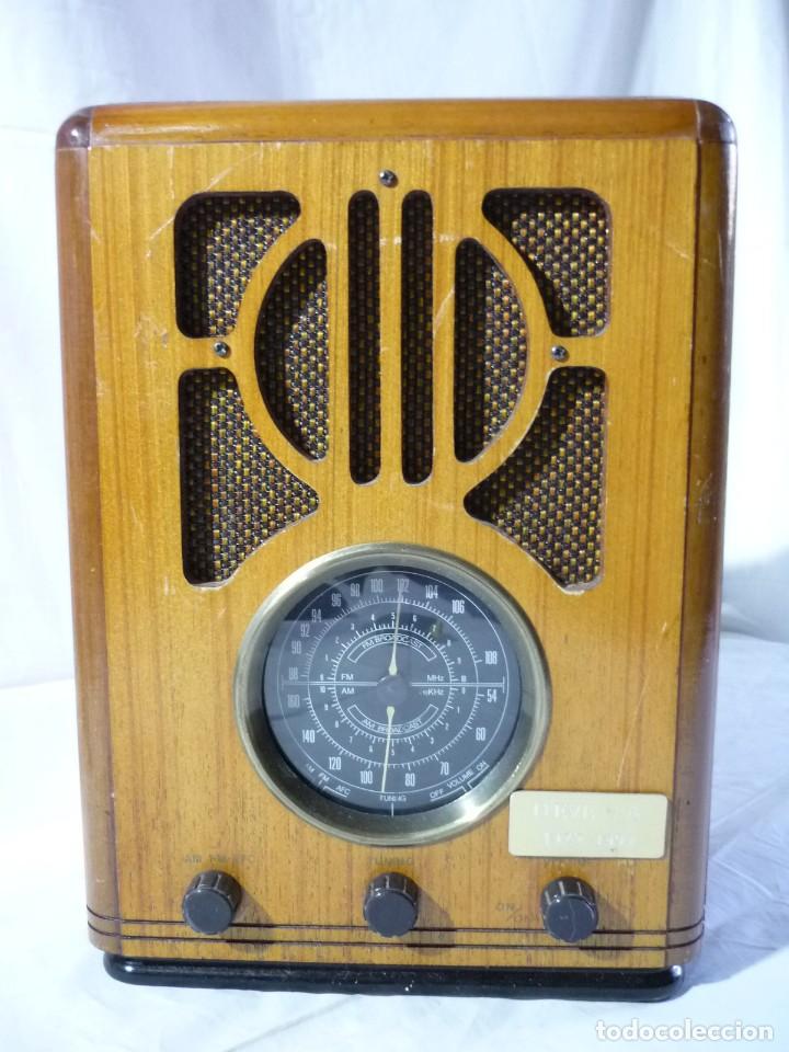 Radios antiguas: Radio de madera con lector de cassettes funcionando - Foto 2