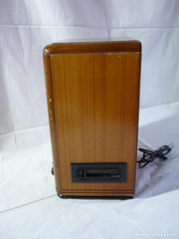 Radios antiguas: Radio de madera con lector de cassettes funcionando - Foto 7