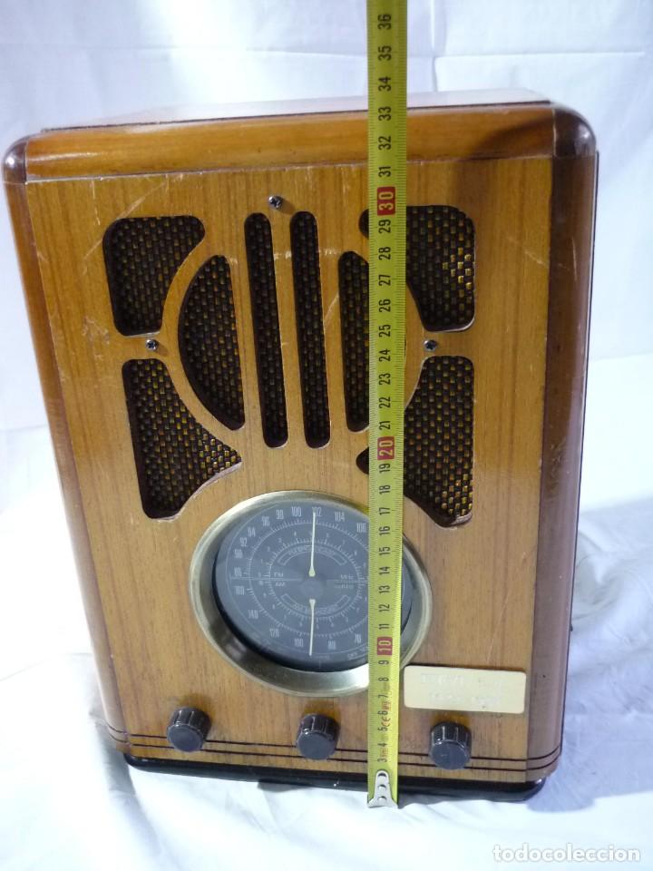 Radios antiguas: Radio de madera con lector de cassettes funcionando - Foto 13