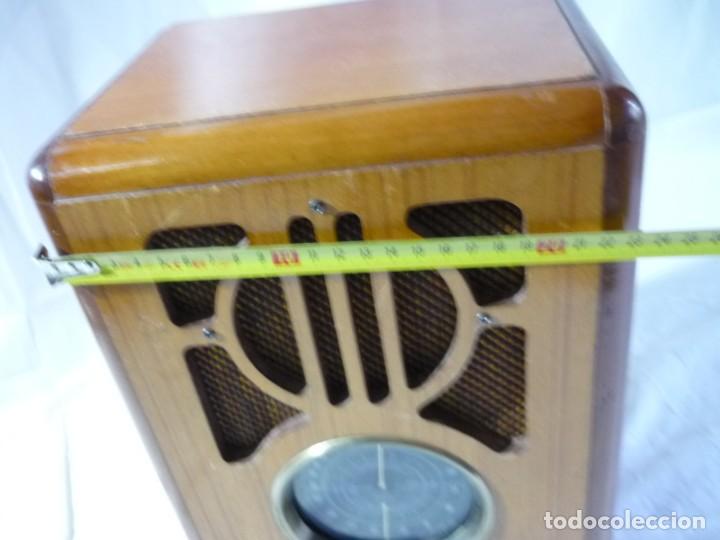 Radios antiguas: Radio de madera con lector de cassettes funcionando - Foto 14