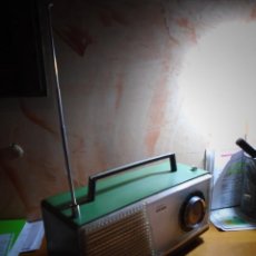 Radios Anciennes: VINTAGE RADIO TRANSISTOR VANGUARD SUPER ATLAS.. Lote 361640720