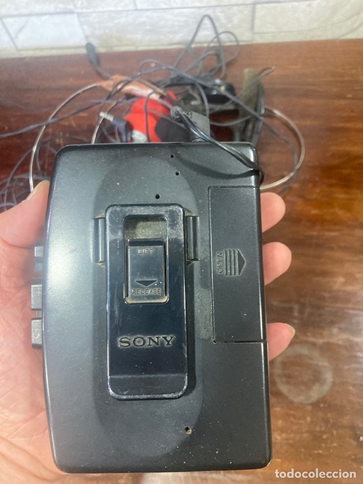 Radios antiguas: Lote de 2 walkman m&aacute;s auriculares - Foto 6