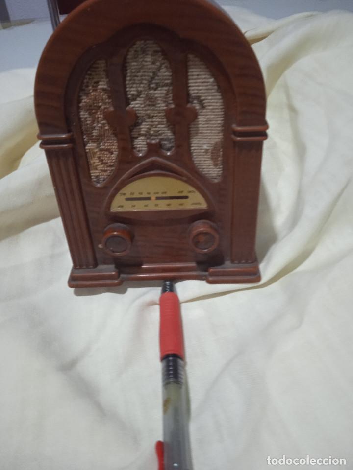 Radios antiguas: BONITO TRANSISTOR TIPO **CAPILLA** BAKELITA REF. 00 - Foto 1
