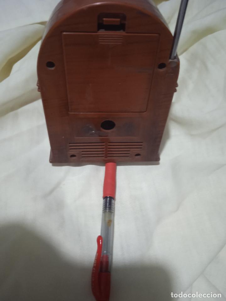 Radios antiguas: BONITO TRANSISTOR TIPO **CAPILLA** BAKELITA REF. 00 - Foto 2