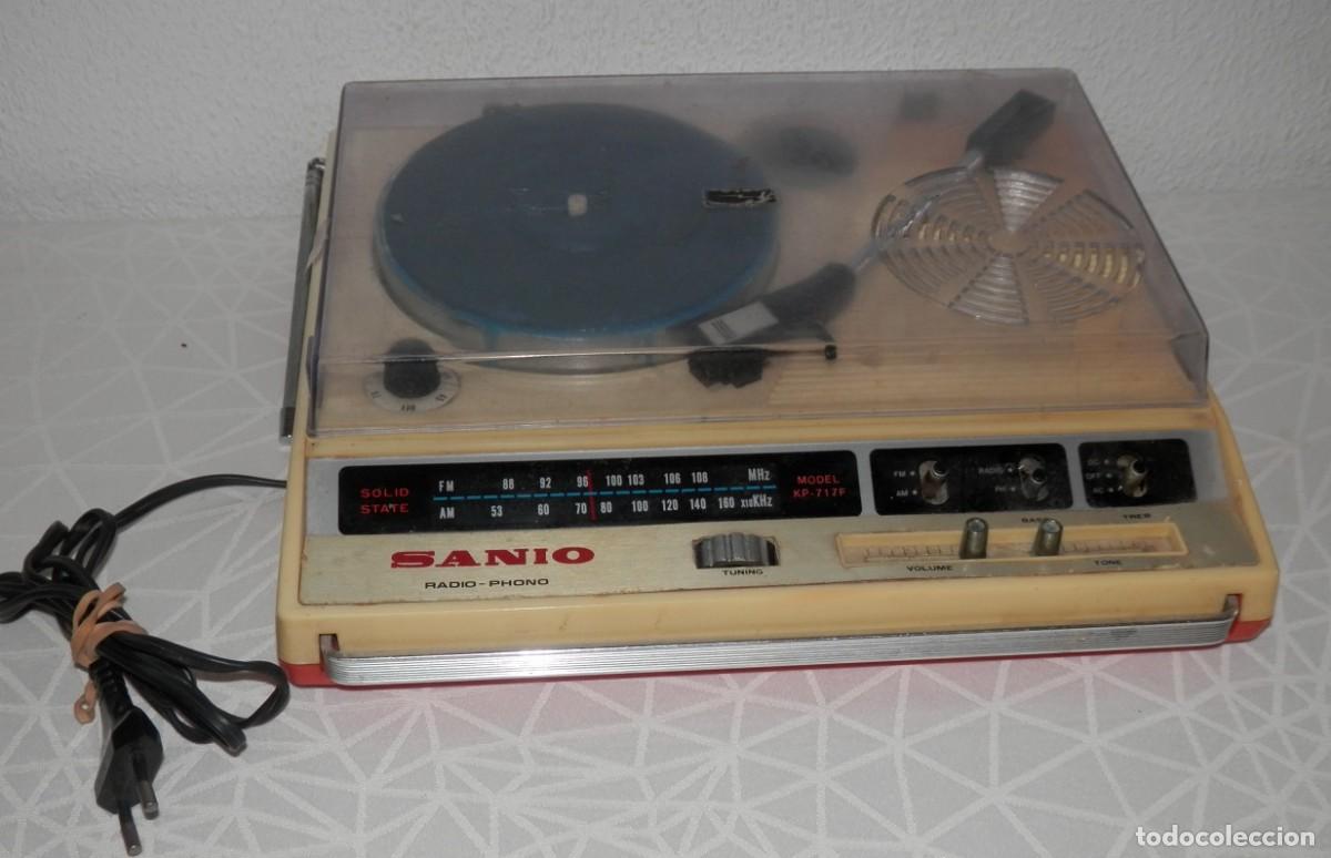 Radios antiguas: RADIO Y TOCADISCO SANIO MODEL KP-717F - Foto 1