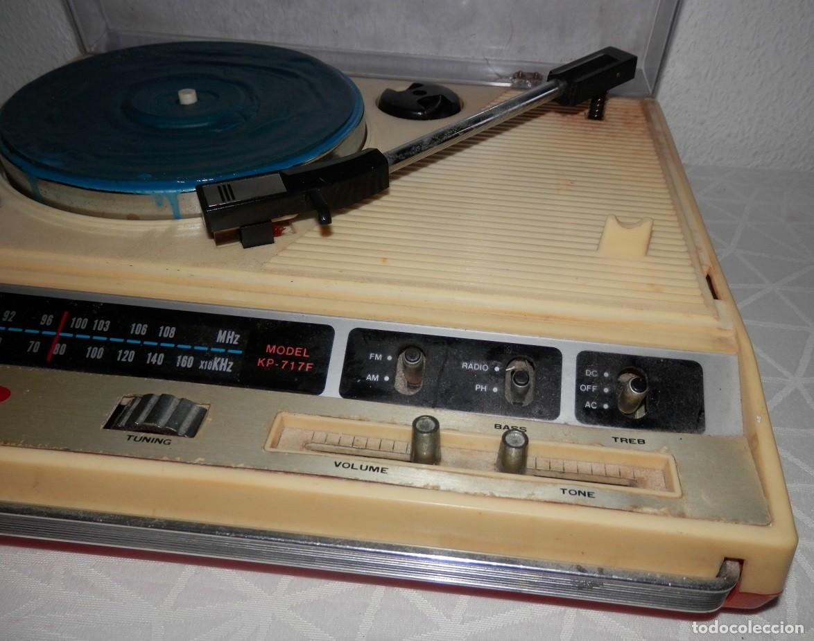 Radios antiguas: RADIO Y TOCADISCO SANIO MODEL KP-717F - Foto 4