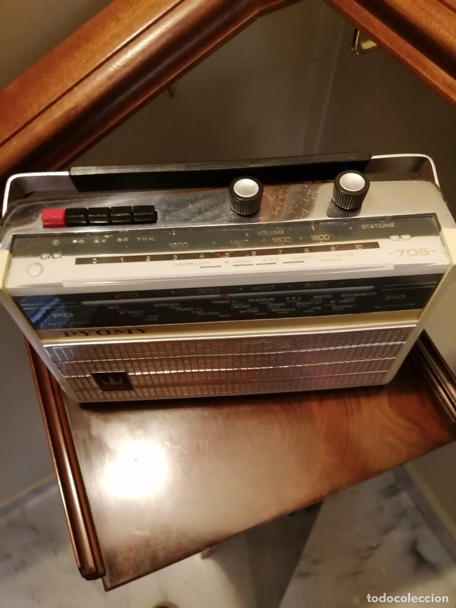 Radios antiguas: Antiguo radio transistor PYGMY 705 - Foto 2