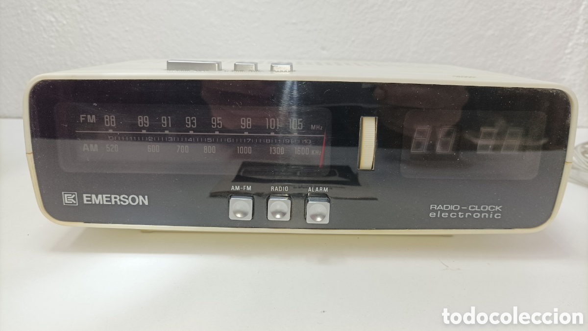 Radios antiguas: Radio clock electronic Emerson - Foto 3