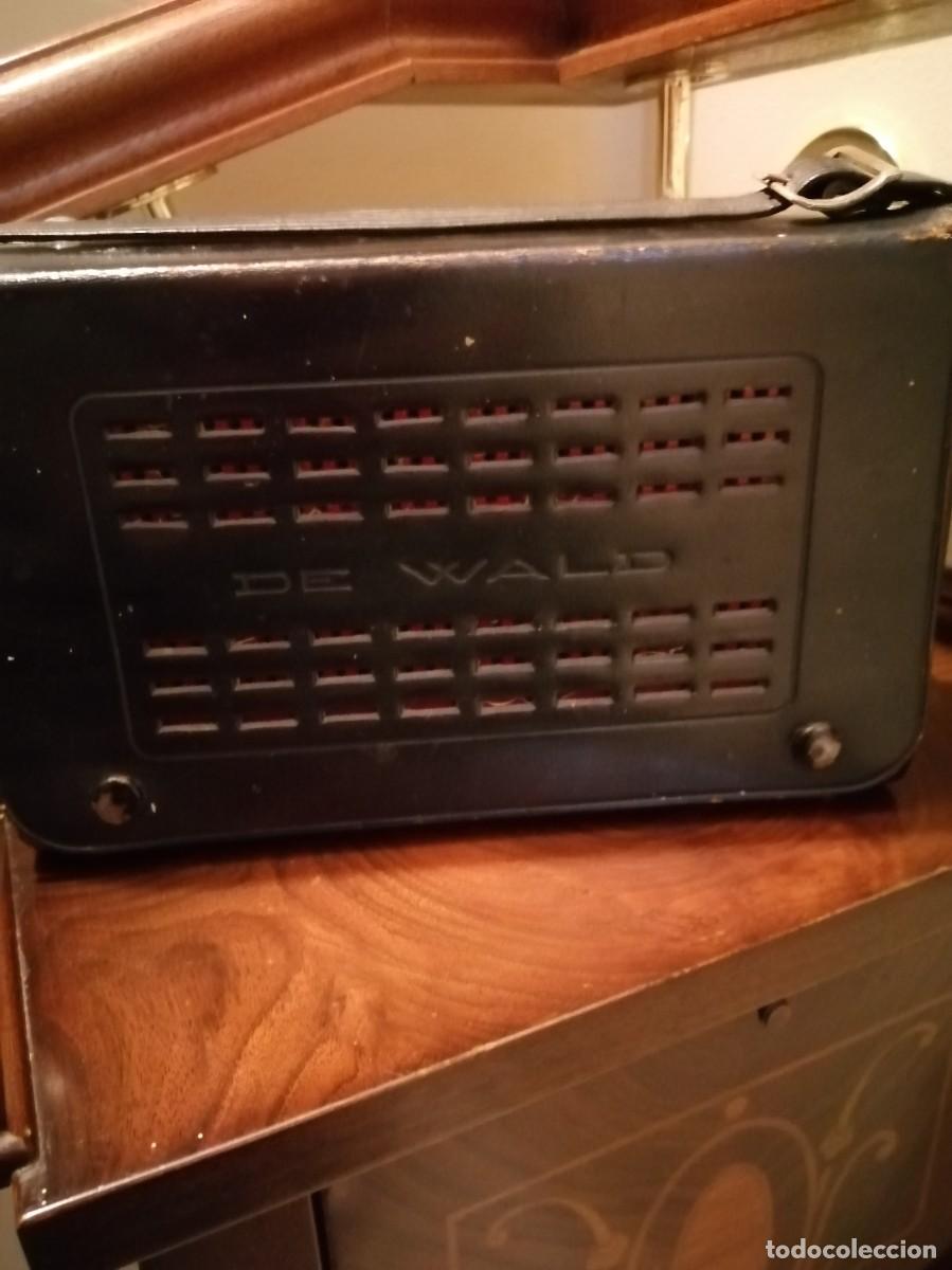 Radios antiguas: Muy antiguo radio transistor De Wald - Foto 4