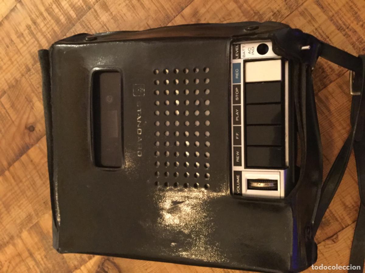 Radios antiguas: STANDARD ASTROLINE CASSETTE AC DC - CON FUNDA DE CUERO Y MICR&Oacute;FONO - Foto 7