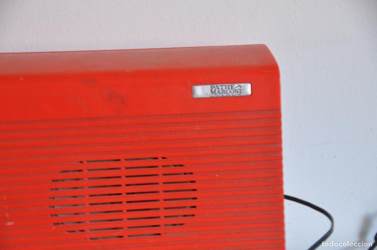 Radios antiguas: Tocadiscos Pathe Marconi rojo - Foto 10