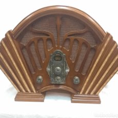 Radios antiguas: RADIO MODERNA DE IMITACIÓN ANTIGUA FUNCIONANDO PERFECTAMENTE