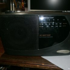 Radios antiguas: RADIO PHILIPS PORTABLE MODELO AE 2140 - FUNCIONANDO. Lote 402302009