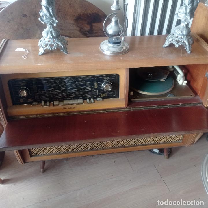 Radios antiguas: MUEBLE CON RADIO Y TOCADISCOS - Foto 10
