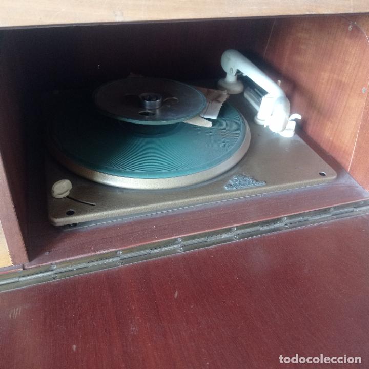 Radios antiguas: MUEBLE CON RADIO Y TOCADISCOS - Foto 13