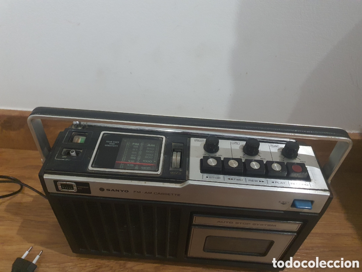 Radios antiguas: radio cassete sanyo modelo 2424 averiado - Foto 2