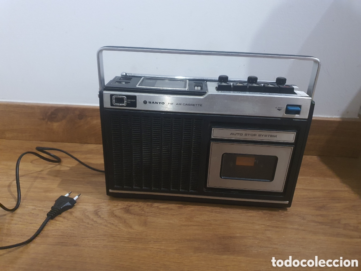 Radios antiguas: radio cassete sanyo modelo 2424 averiado - Foto 1