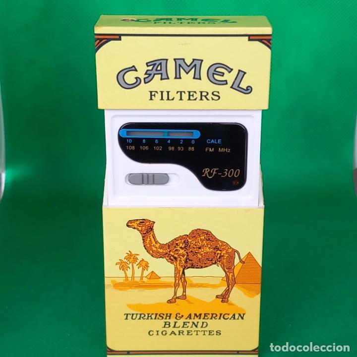 Radios antiguas: Radio con forma de cajetilla camel funcionando - Foto 5