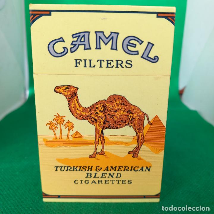 Radios antiguas: Radio con forma de cajetilla camel funcionando - Foto 1