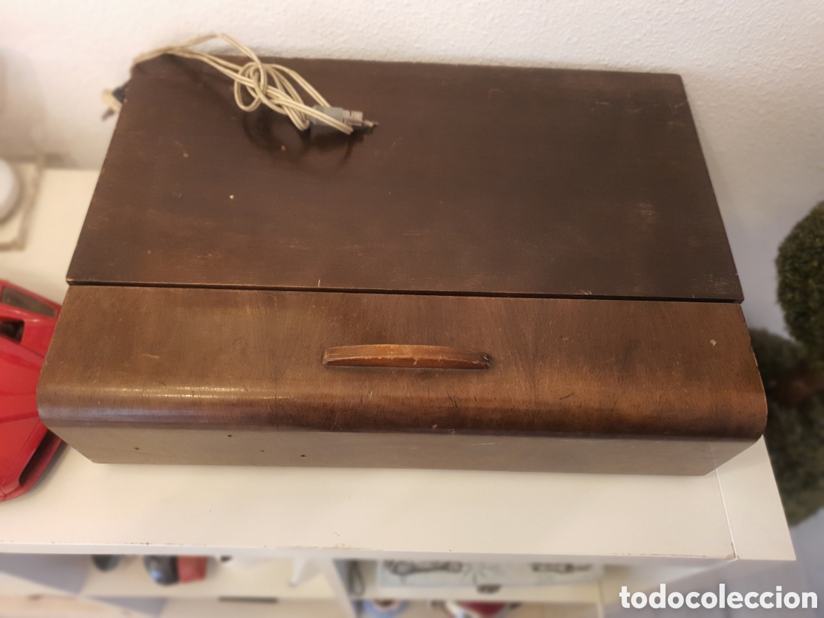 Radios antiguas: Antiguo tocadiscos en madera Philips para restaurar - Foto 3