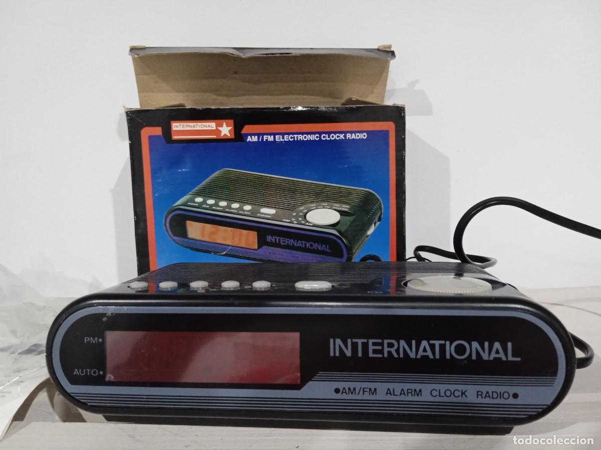 Radios antiguas: Radio Transistor reloj y alarma International - Foto 1