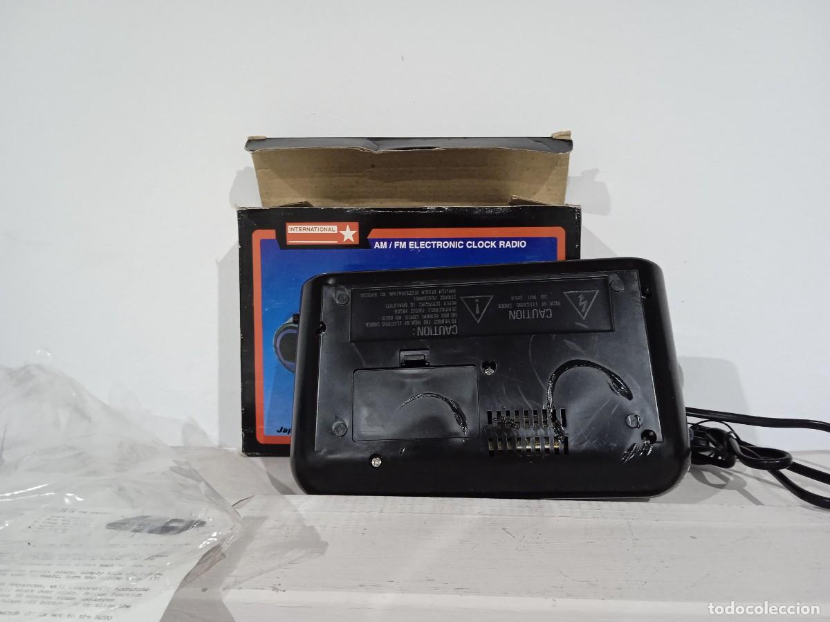 Radios antiguas: Radio Transistor reloj y alarma International - Foto 4