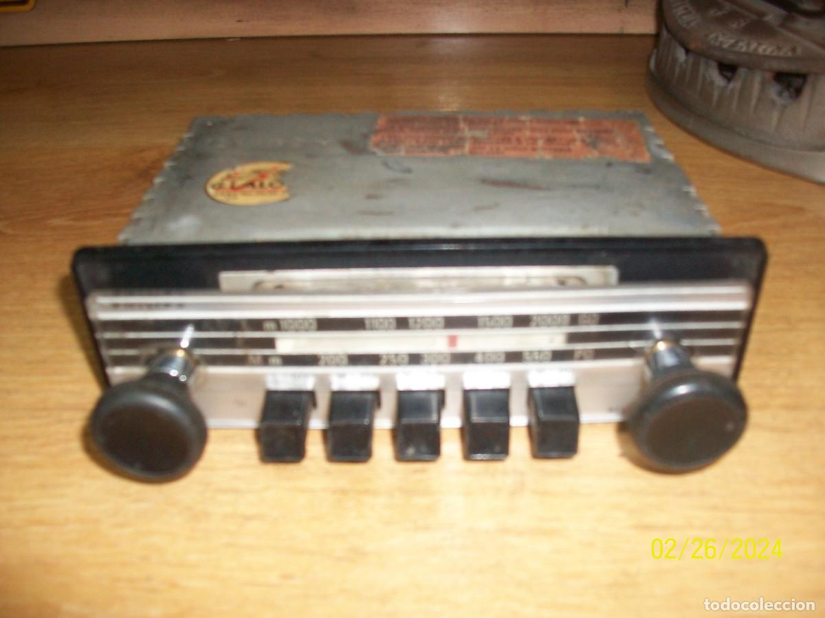 Antigua radio cassette o radio de coche de la prestigiosa marca Manila  impuesto de lujo