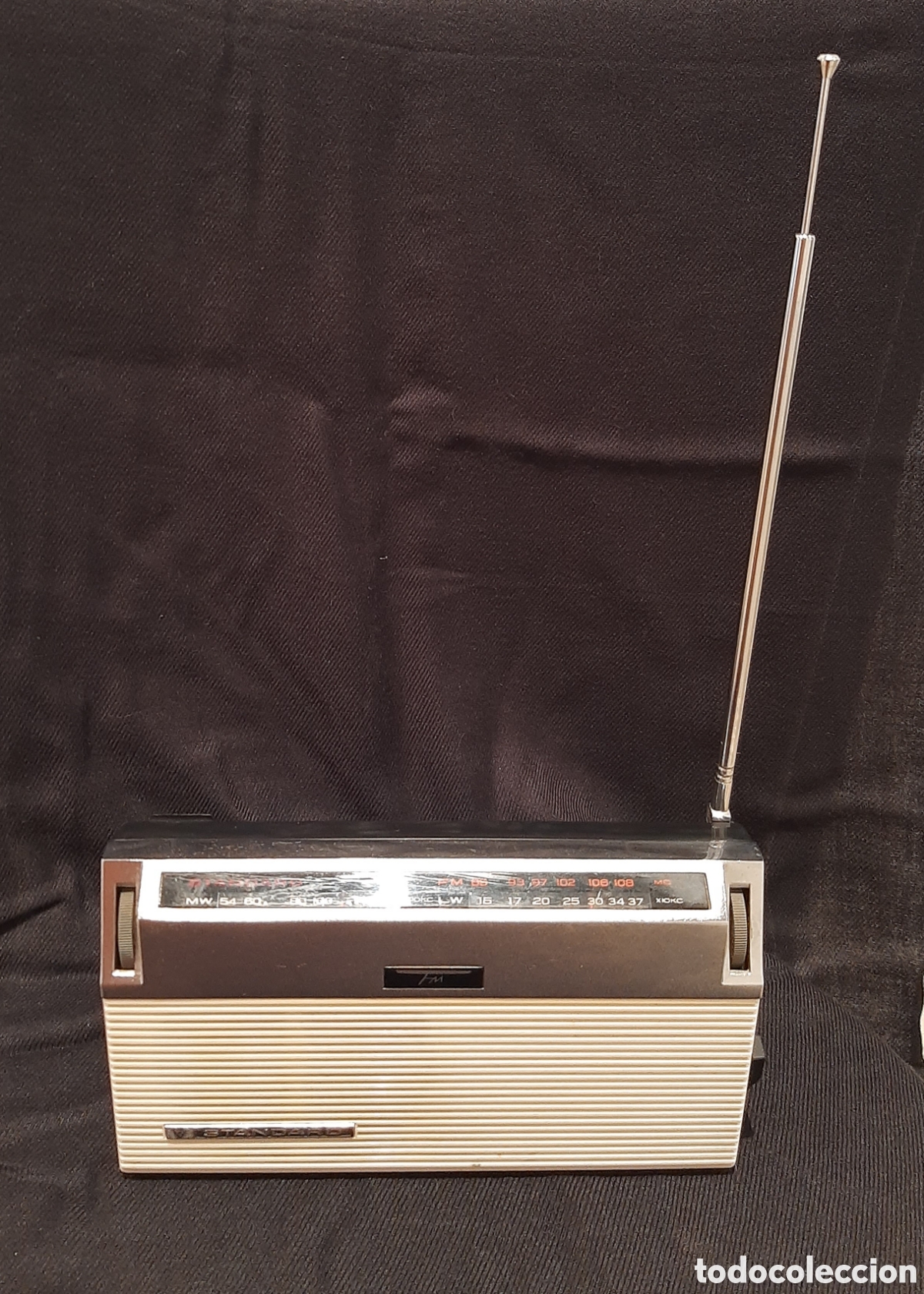 Radios antiguas: Radio antigua STANDARD multibanda modelo SR-Q322 FL - Foto 3