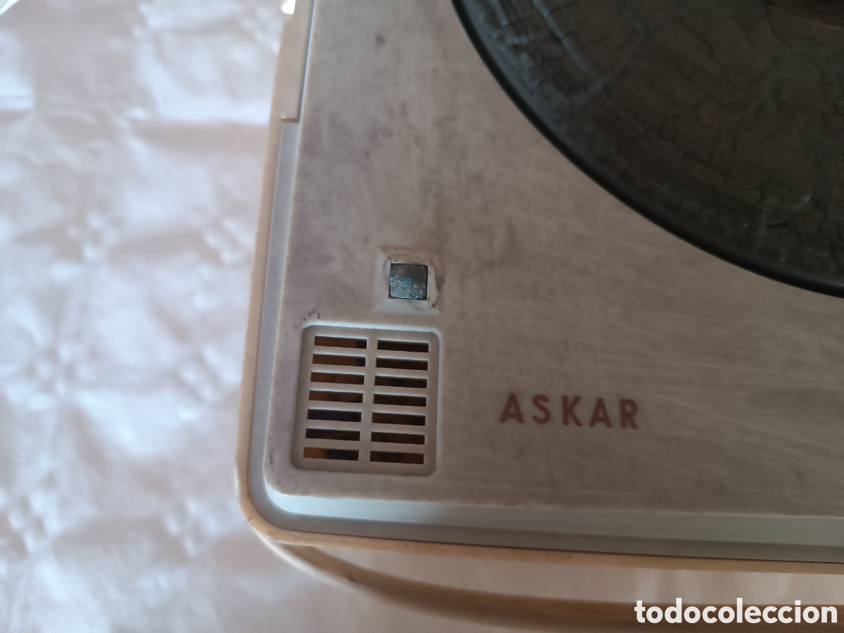 Radios antiguas: Antiguo tocadiscos ASKAR port&aacute;til. - Foto 4