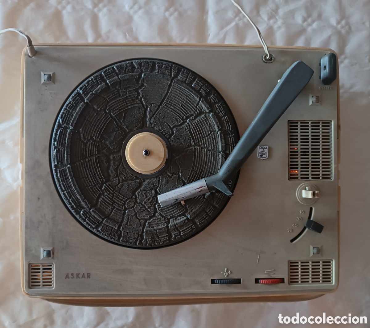 Radios antiguas: Antiguo tocadiscos ASKAR port&aacute;til. - Foto 1