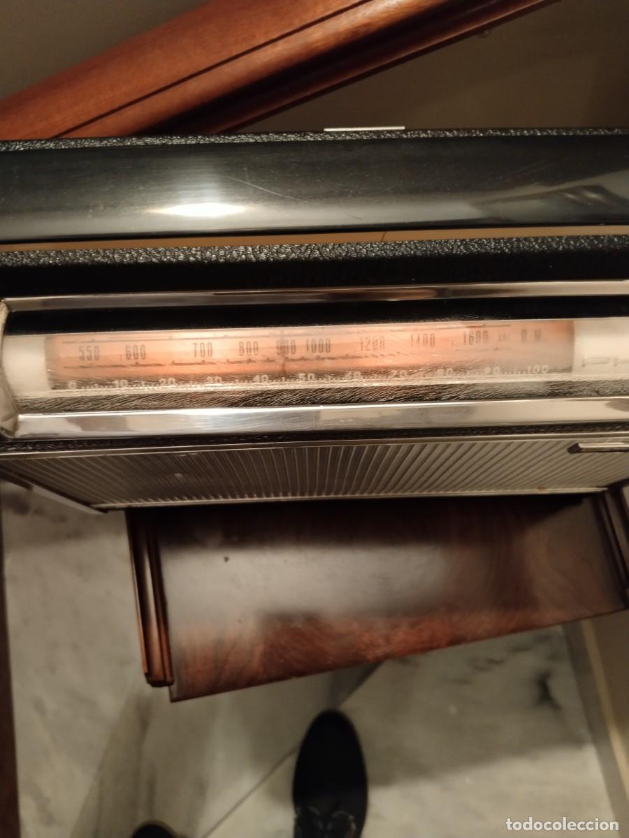 Radios antiguas: Enorme radio transistor Philco - Foto 4