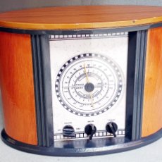 Radios antiguas: RADIO, EN IMITACION CLASICA ANTIGUA-AM / FM / WEATHERBAND A CORRIENTE. NUEVO. MED:23 X 13 X 16 CM.