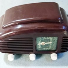 Radios antiguas: RADIO REPLICA CLASICA ANTIGUA - AM / FM / A FUNCIONANDO A PILAS. NUEVA. MEDIDAS:12 X 7 X 7 CM.