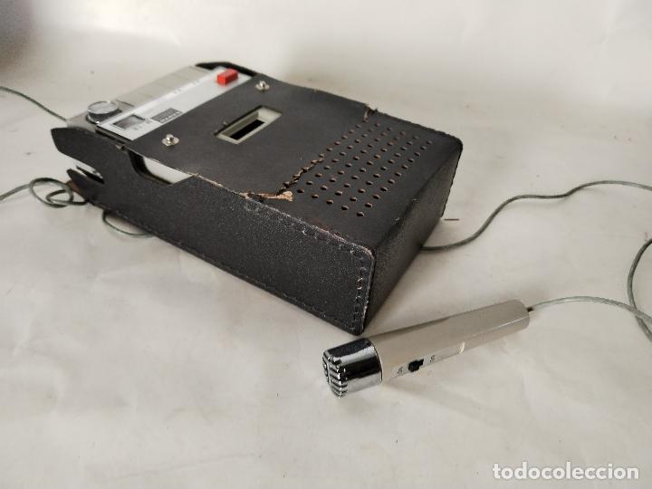 Radios antiguas: Cassette Recorder Sanyo Model M-18 - Foto 2