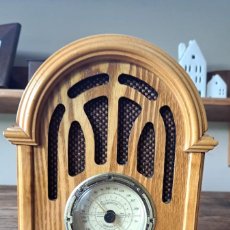 Radios antiguas: RADIO DAKLIN MOD. 9719 DE MADERA CAPILLA