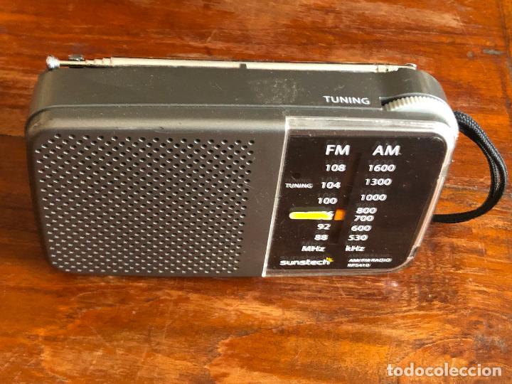 Radios antiguas: RADIO TRANSISTOR SUNSTECH FUNCIONANDO - Foto 1