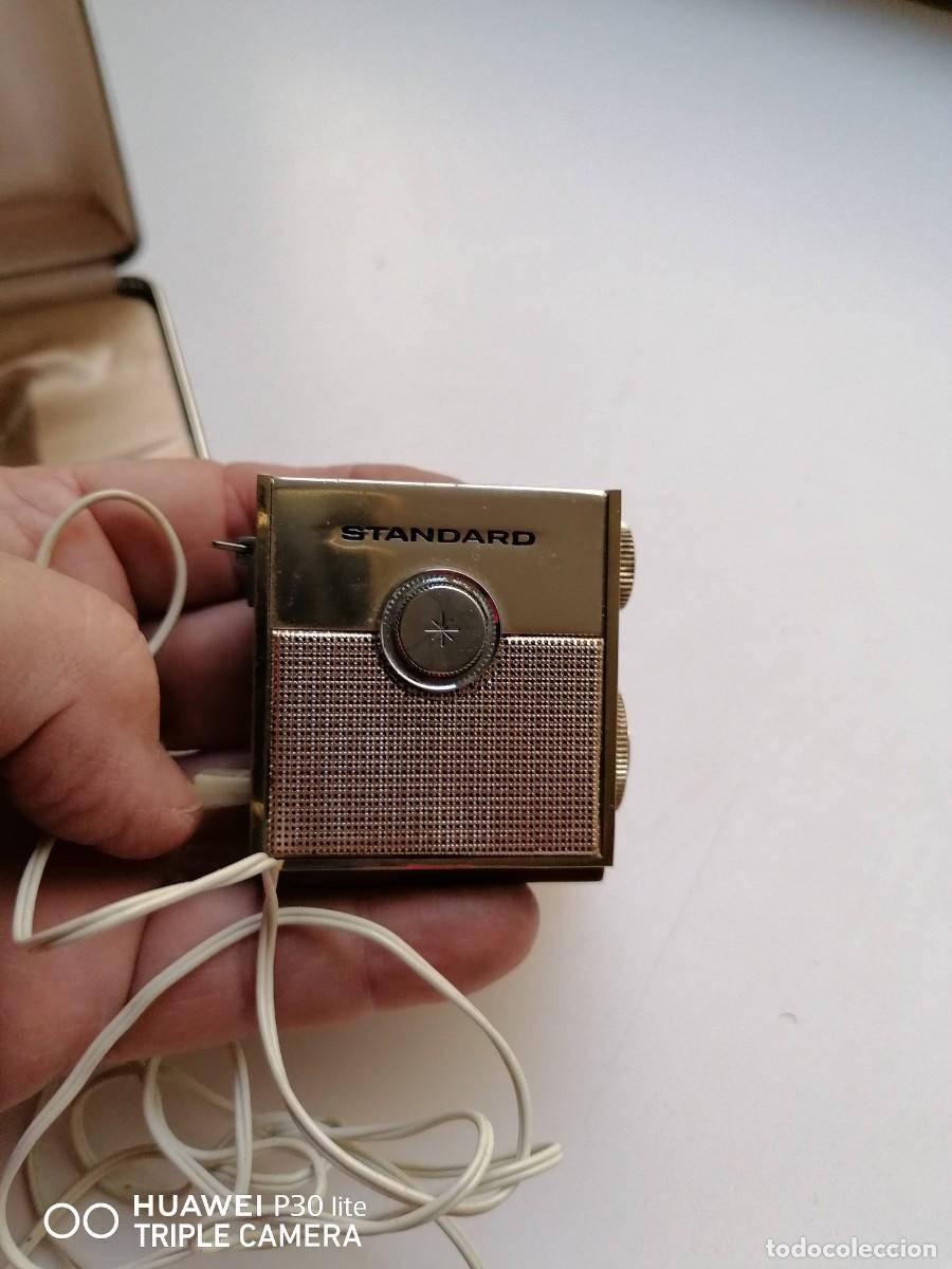 Radios antiguas: Radio de viaje marca EIGHT - Foto 4