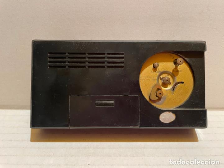 Radios antiguas: ANTIGUA RADIO RELOJ CON FUNDA - Foto 3