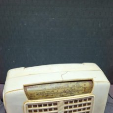 Radios antiguas: ANTIGUA RADIO TRANSISTOR INVICTA MODELO 5310 BLANCA