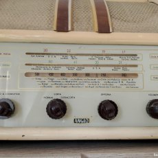 Radios antiguas: RADIO ANTIGUA DE MADERA A VÁLVULAS