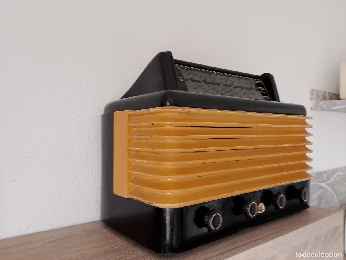 Radios antiguas: RADIO ANTIGUA DE MADERA A V&Aacute;LVULAS - Foto 1