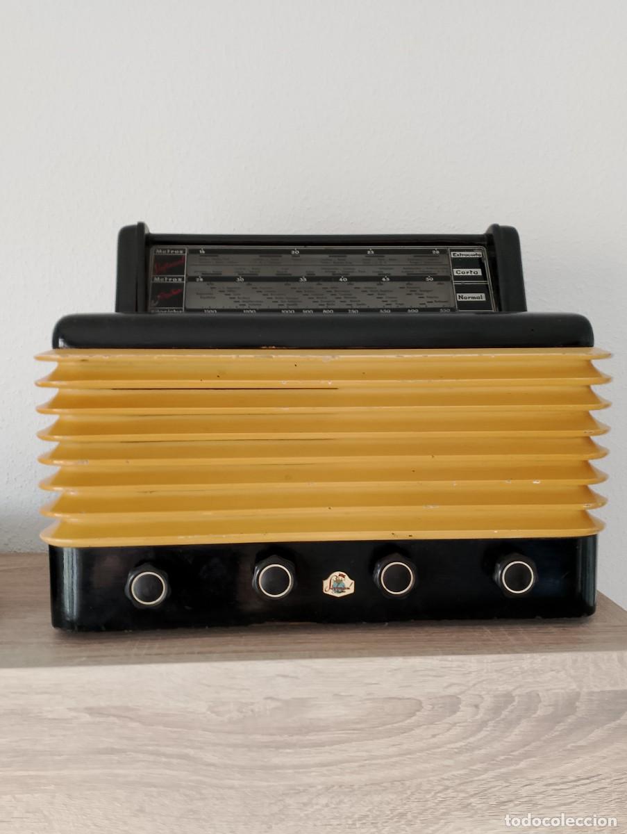 Radios antiguas: RADIO ANTIGUA DE MADERA A V&Aacute;LVULAS - Foto 2