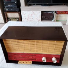 Radios antiguas: RADIO ANTIGUA PHILIPS DE BAQUELITA AÑO 1961 AM-FM VÁLVULAS