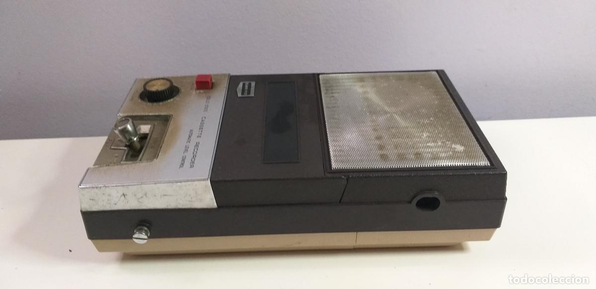 Radios antiguas: GRABADORA CON FUNDA DE LA MARCA SANYO - Foto 2