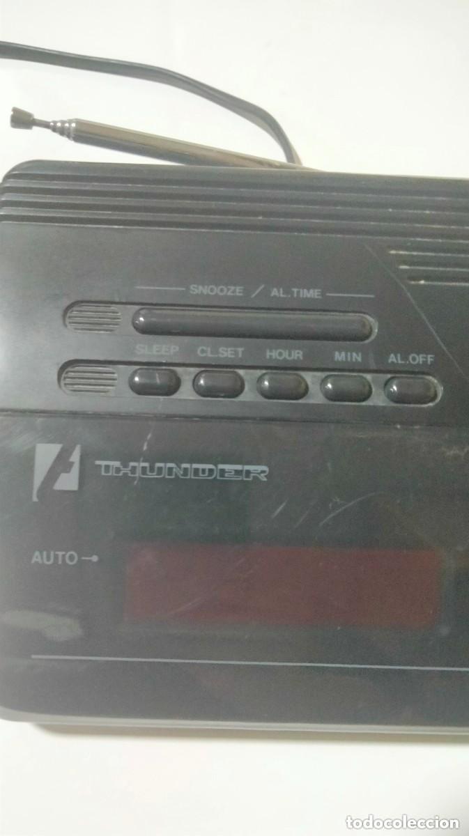 Radios antiguas: radio ,reloj,alarma marca THUNDER - Foto 2