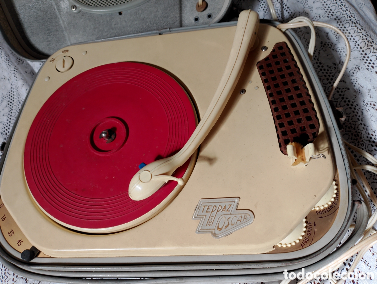 Radios antiguas: Tocadiscos portatil de maleta Teppaz Oscar. - Foto 3