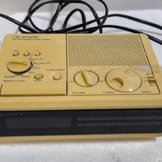 Radios antiguas: RADIO SONY DIGIMATIC DESPERTADOR AÑOS 70 FUNCIONANDO ESTADO BUENO MAS ARTICULOS