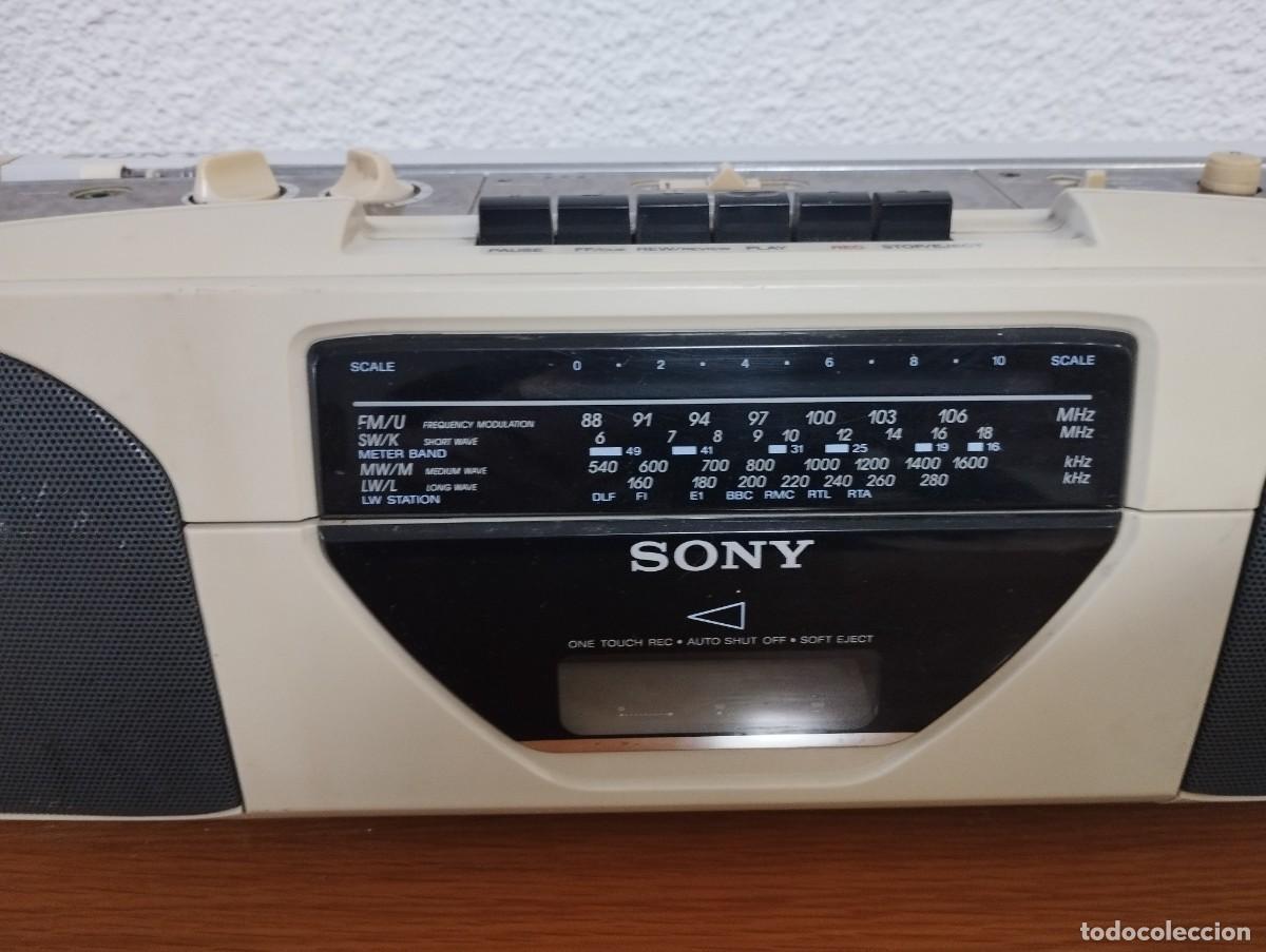 Radios antiguas: Radio cassette Sony CFS-202L a&ntilde;o 1985 - Foto 4
