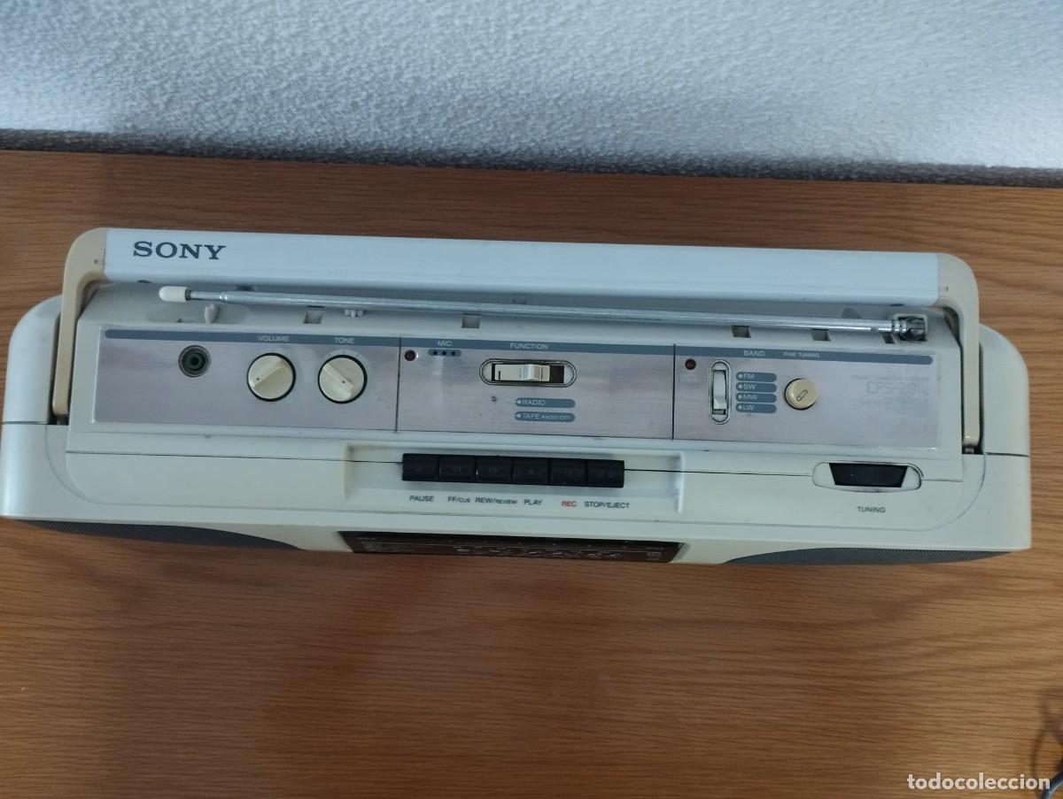 Radios antiguas: Radio cassette Sony CFS-202L a&ntilde;o 1985 - Foto 20